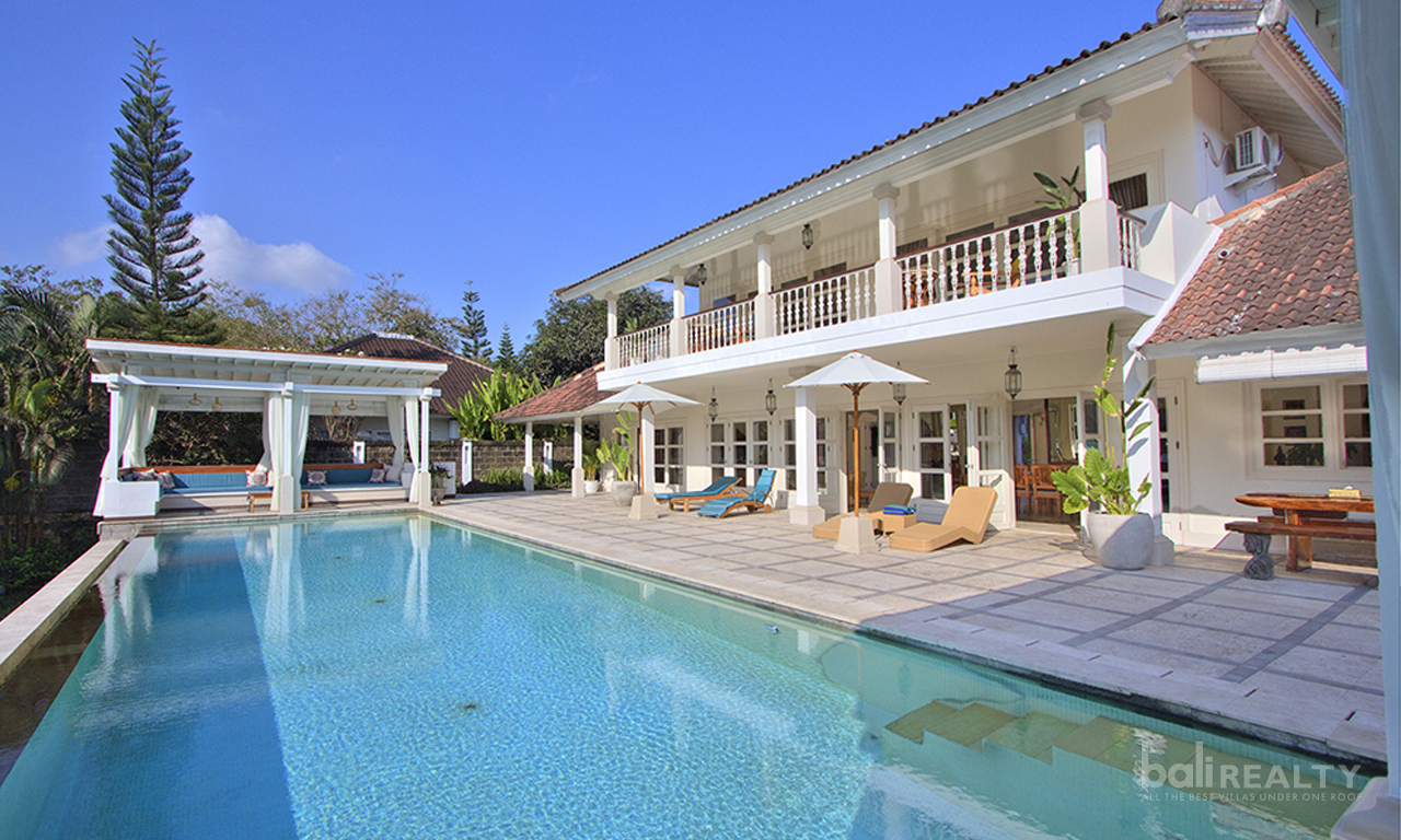 Gorgeous Colonial Residence With A Modern Twist — image 1