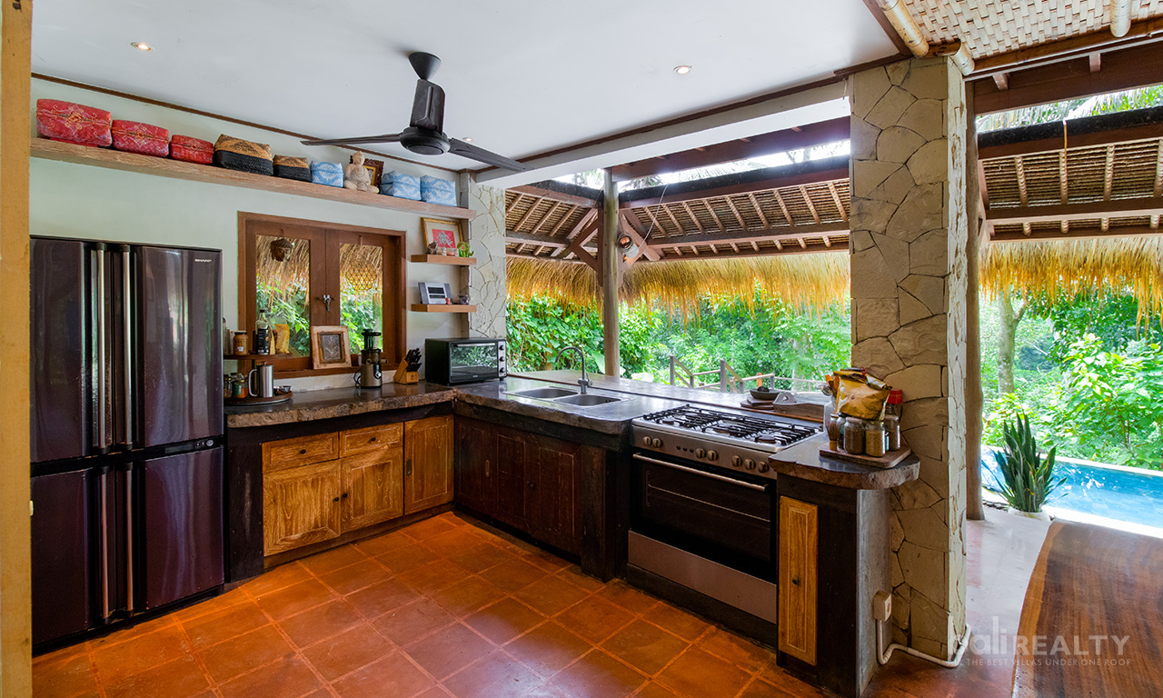 Expansive 27 ARE Freehold Property Investment Opportunity, Minutes from Central Ubud — image 3