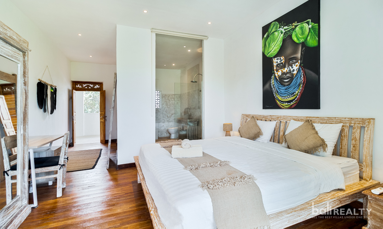 Serene and Spacious Four-Bedroom Family Villa for Yearly Rent in Umalas — image 10