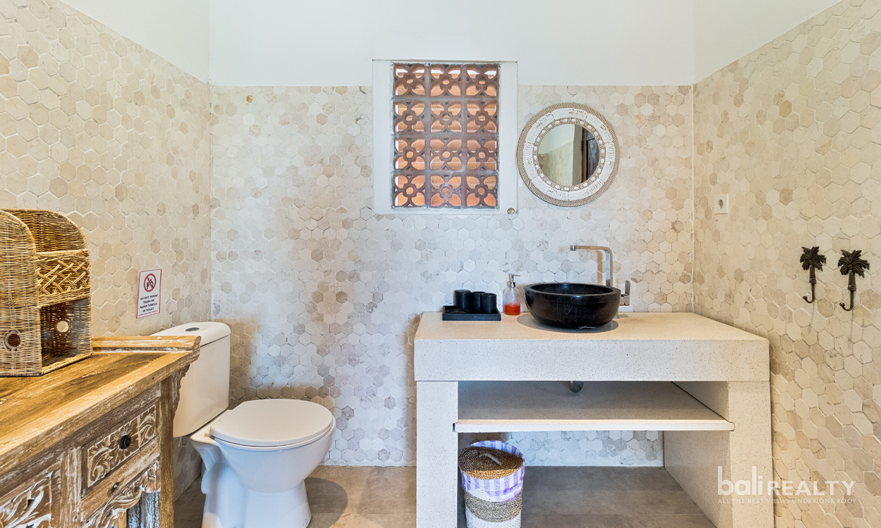 Serene and Spacious Four-Bedroom Family Villa for Yearly Rent in Umalas — image 19