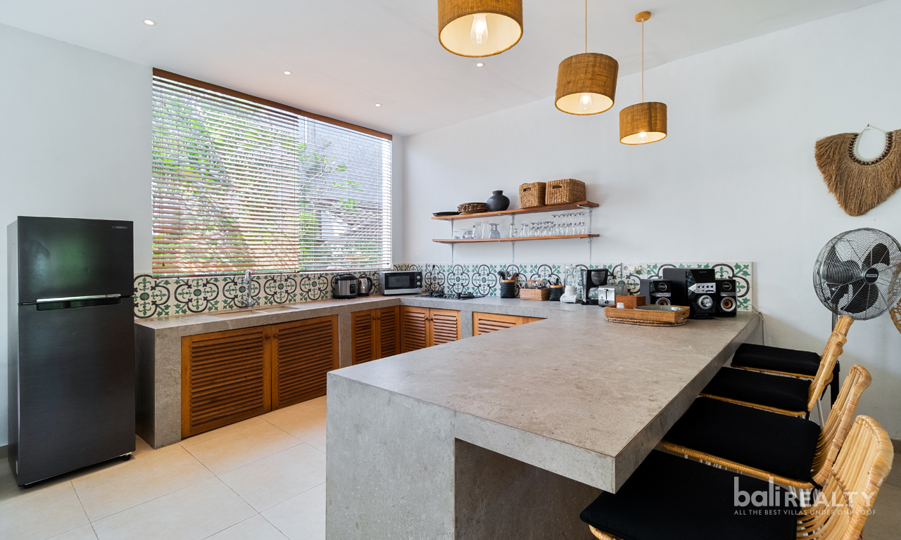 Serene and Spacious Four-Bedroom Family Villa for Yearly Rent in Umalas — image 6