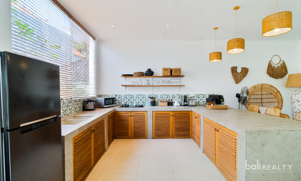 Serene and Spacious Four-Bedroom Family Villa for Yearly Rent in Umalas — image 7
