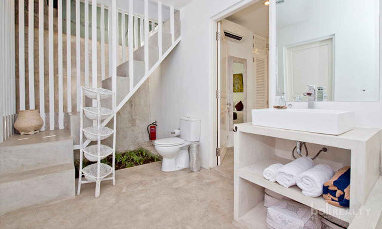 Gorgeous Mediterranean Style Villa — image 4