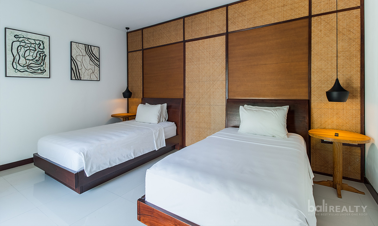 Cozy Two-Bedroom Freehold Villa in a Secure Umalas Complex – Fully Furnished, Great Deal — image 12