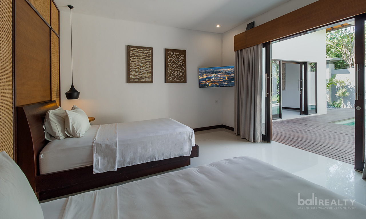 Cozy Two-Bedroom Freehold Villa in a Secure Umalas Complex – Fully Furnished, Great Deal — image 11