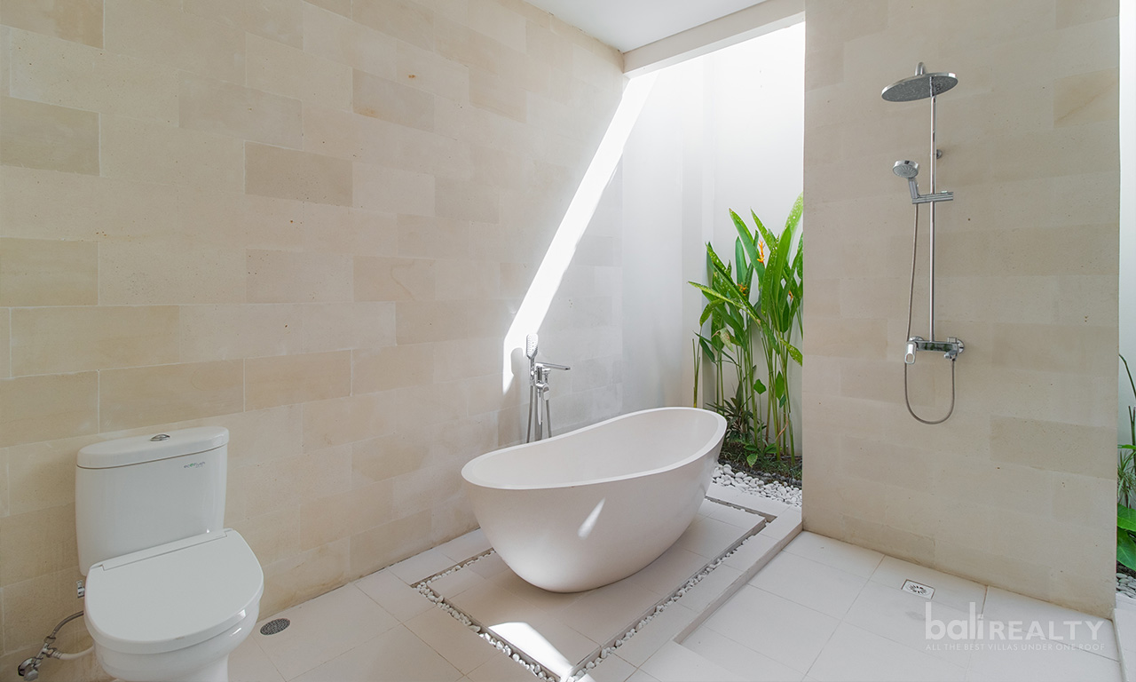 Cozy Two-Bedroom Freehold Villa in a Secure Umalas Complex – Fully Furnished, Great Deal — image 14