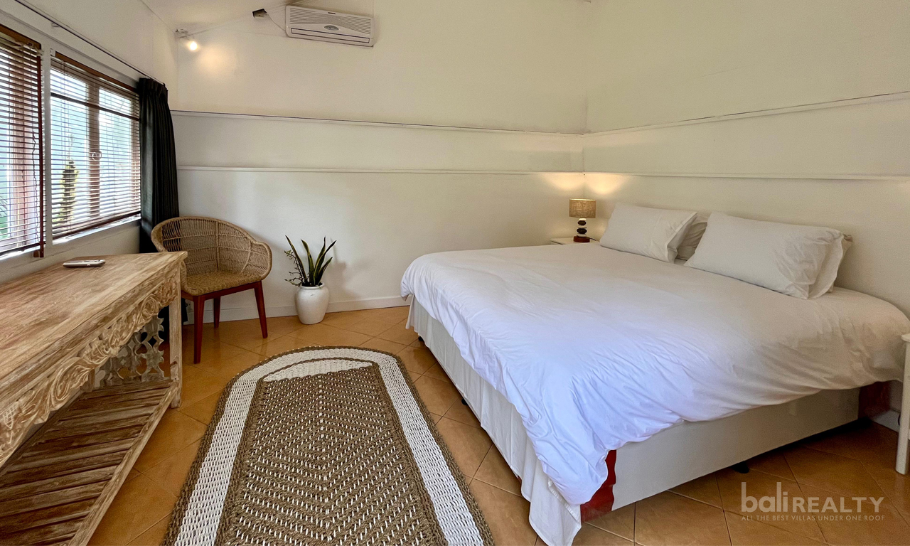 Newly Renovated Spacious Three-Bedroom Villa in Umalas for Yearly Rental — image 9