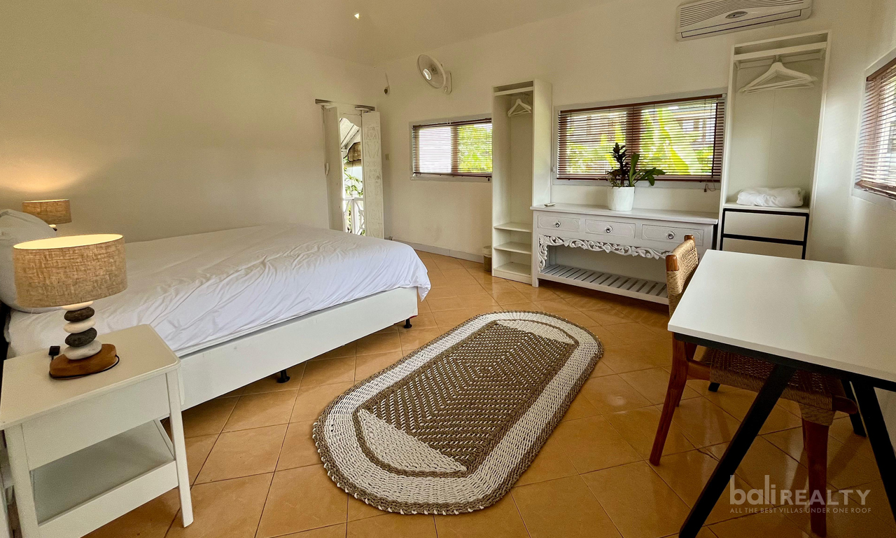 Newly Renovated Spacious Three-Bedroom Villa in Umalas for Yearly Rental — image 12