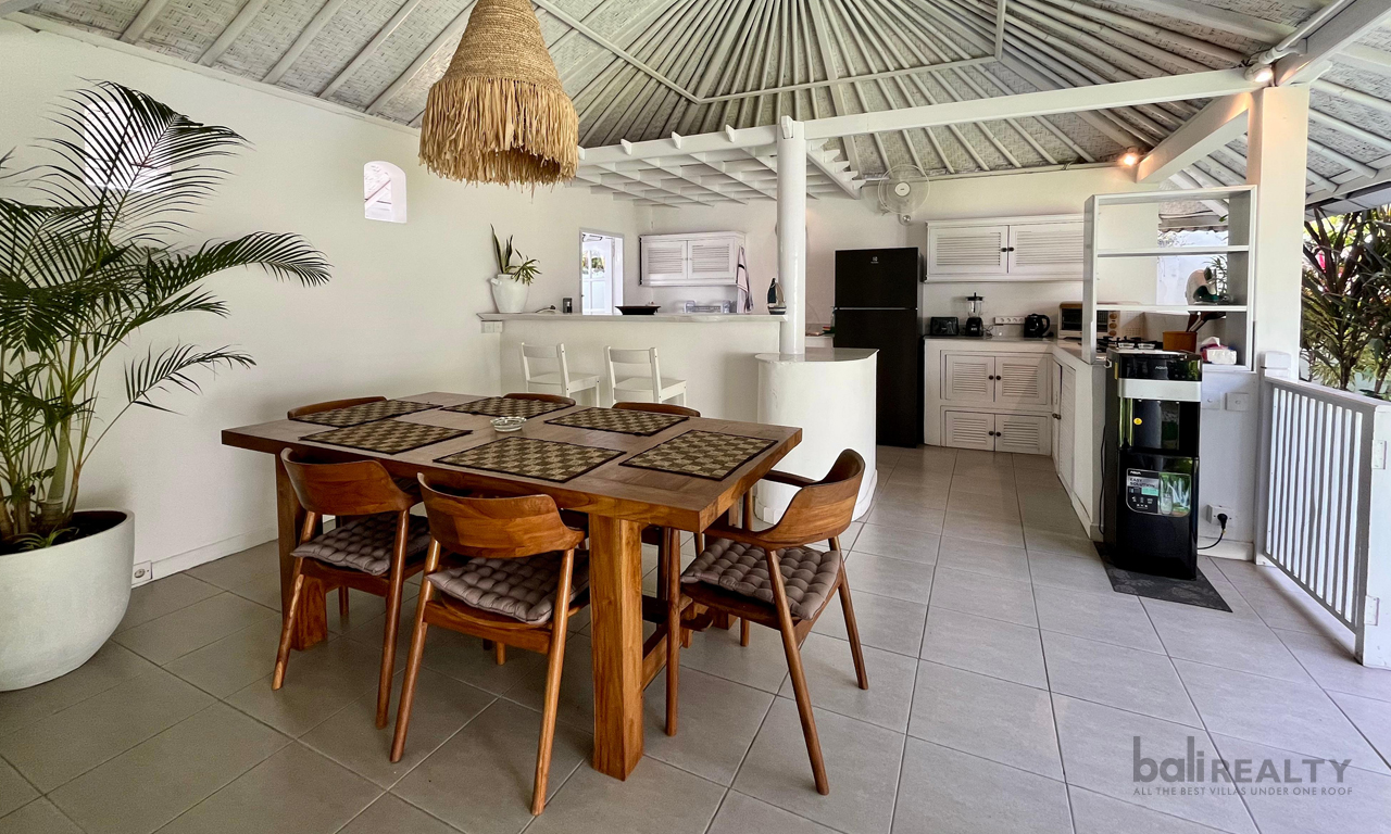 Newly Renovated Spacious Three-Bedroom Villa in Umalas for Yearly Rental — image 5