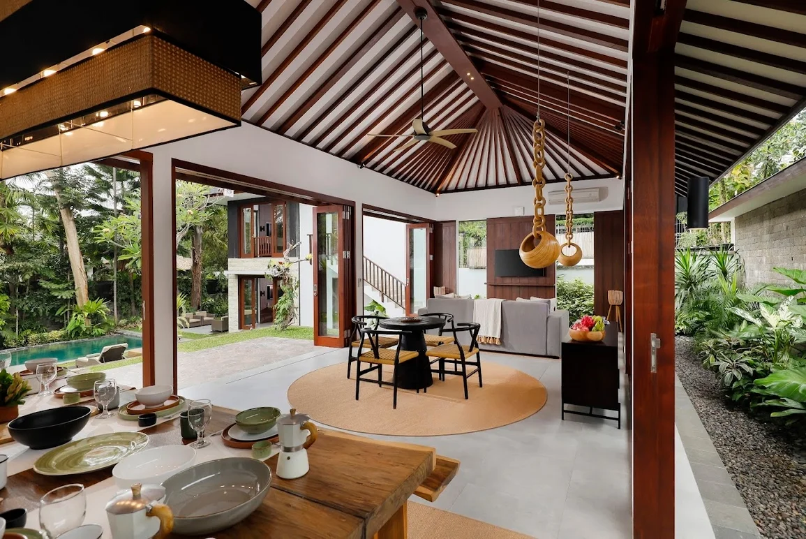 4BR Tropical Modern Elegance Villa with Private Pool in Umalas — image 3