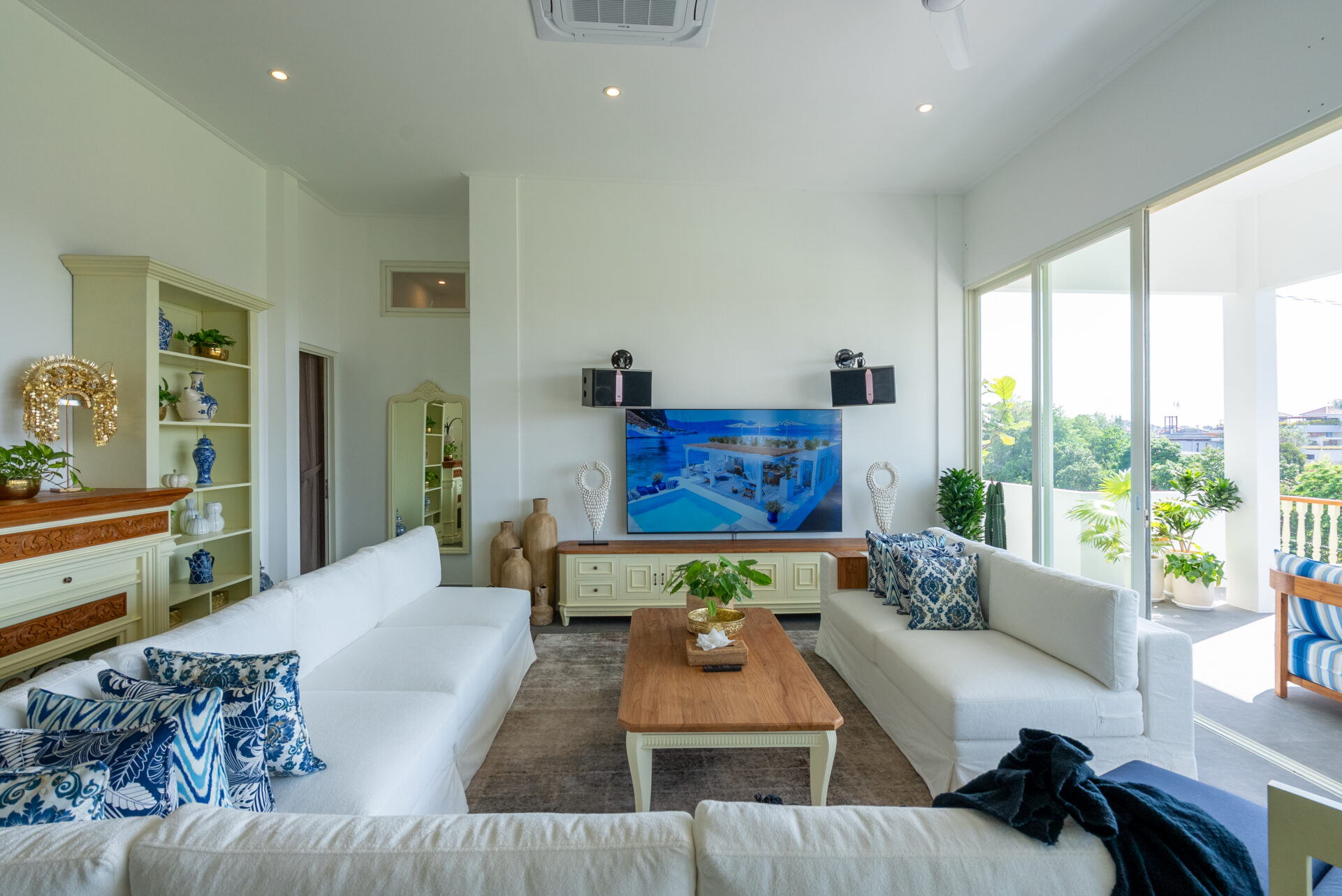 Luxury 6 Bedroom Villa with Private Pool in Berawa, Canggu — image 3