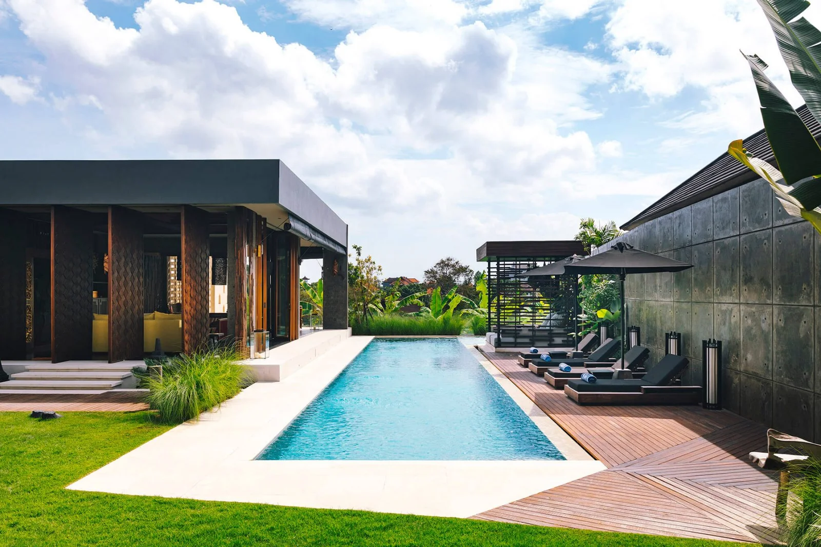 4-Bedroom Luxury Villa in Canggu with 25m Pool & Rooftop – A Modern Tropical Retreat