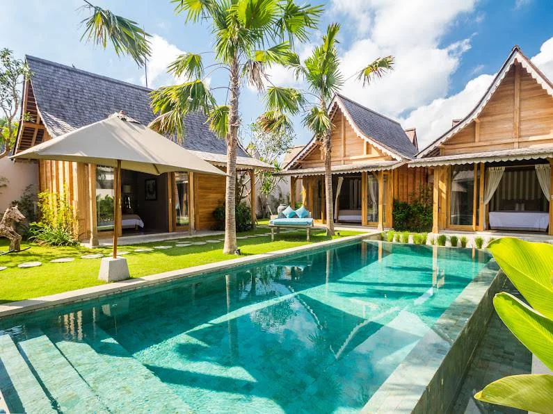 Tropical 6BR Villa Retreat in Kerobokan — image 3