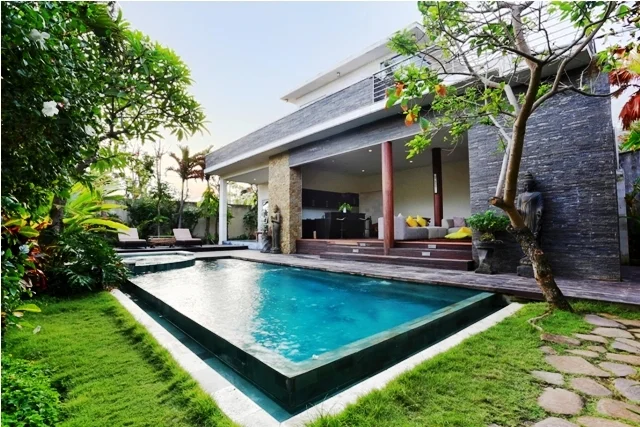 Designer Escape: 4BR Modern Villa Steps from Saba Beach – Gym, Spa & 19m Pool — image 5