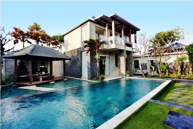 Designer Escape: 4BR Modern Villa Steps from Saba Beach – Gym, Spa & 19m Pool — image 4