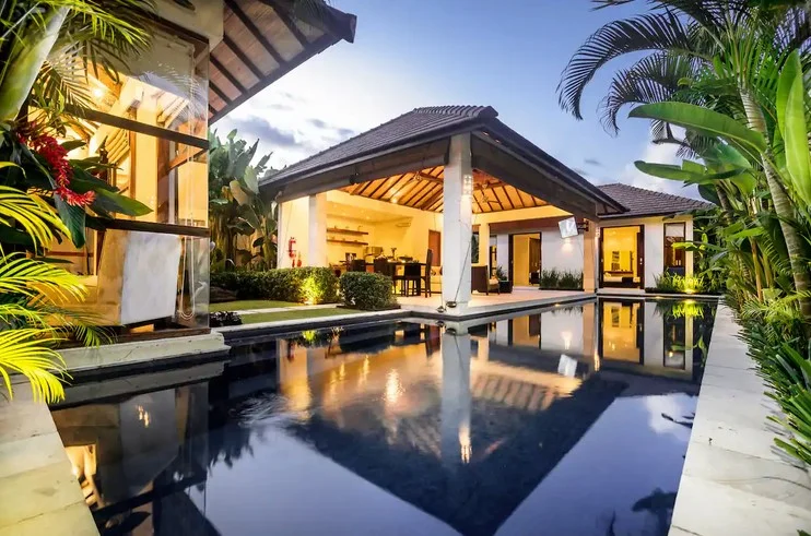Lavish 4–6BR Designer Villa in Central Seminyak – Walk to Ku De Ta & Beach — image 4