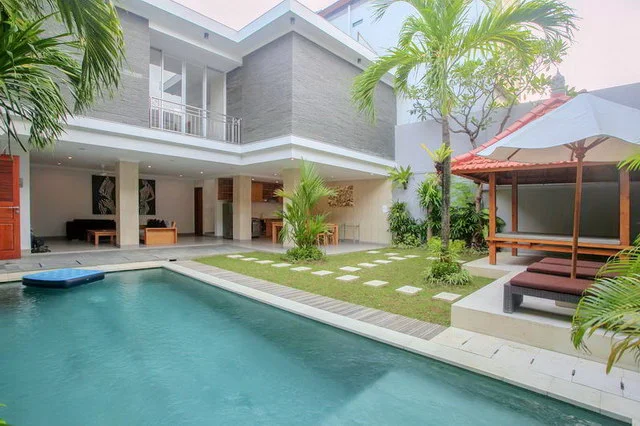 Elegant 4-Bedroom Villa in Seminyak — Your Dream Balinese Paradise — image 4