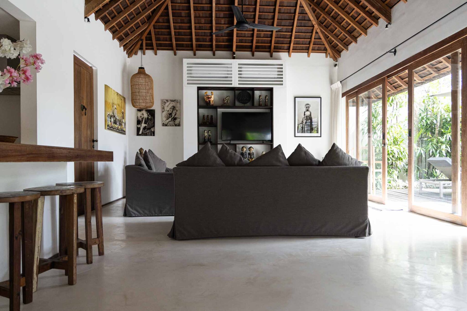 Modern, Bali Tropical Villa – Central Umalas — image 10