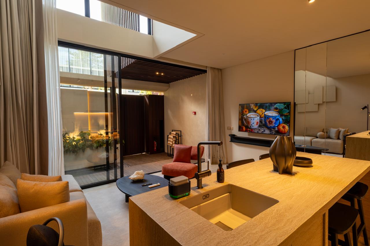 Modern 1-Bedroom Duplex Townhouse with Private Pool in Umalas — image 2