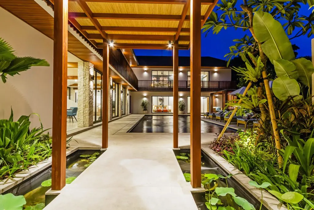 6 BR Tropical-Modern Garden Villa Seminyak — 6BR Villa Rental in Seminyak — image 10