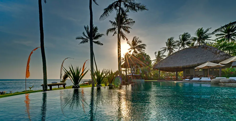 7 BR Oceanfront Tropical Garden Villa Canggu — 7BR Villa Rental in Seseh — image 1
