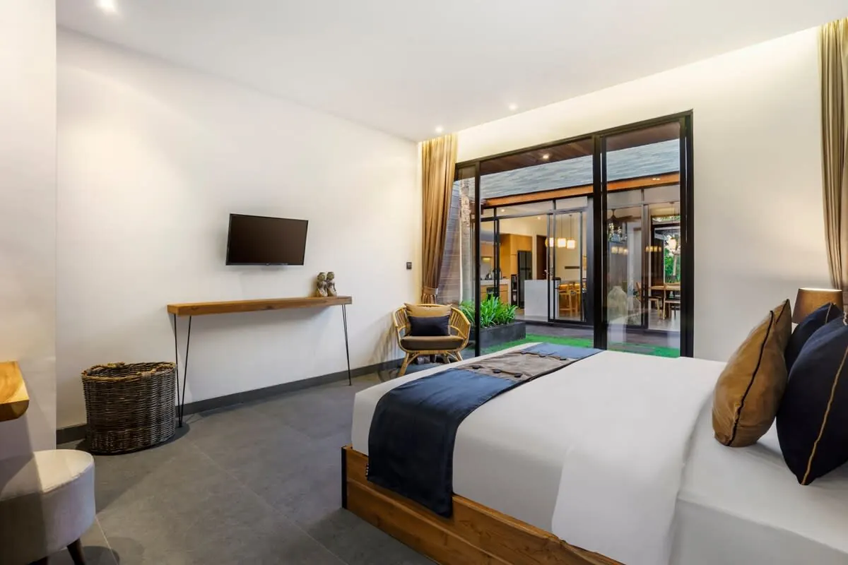 5 BR Tropical-Modern Courtyard Villa Ubud — 5BR Villa Rental in Ubud — image 14