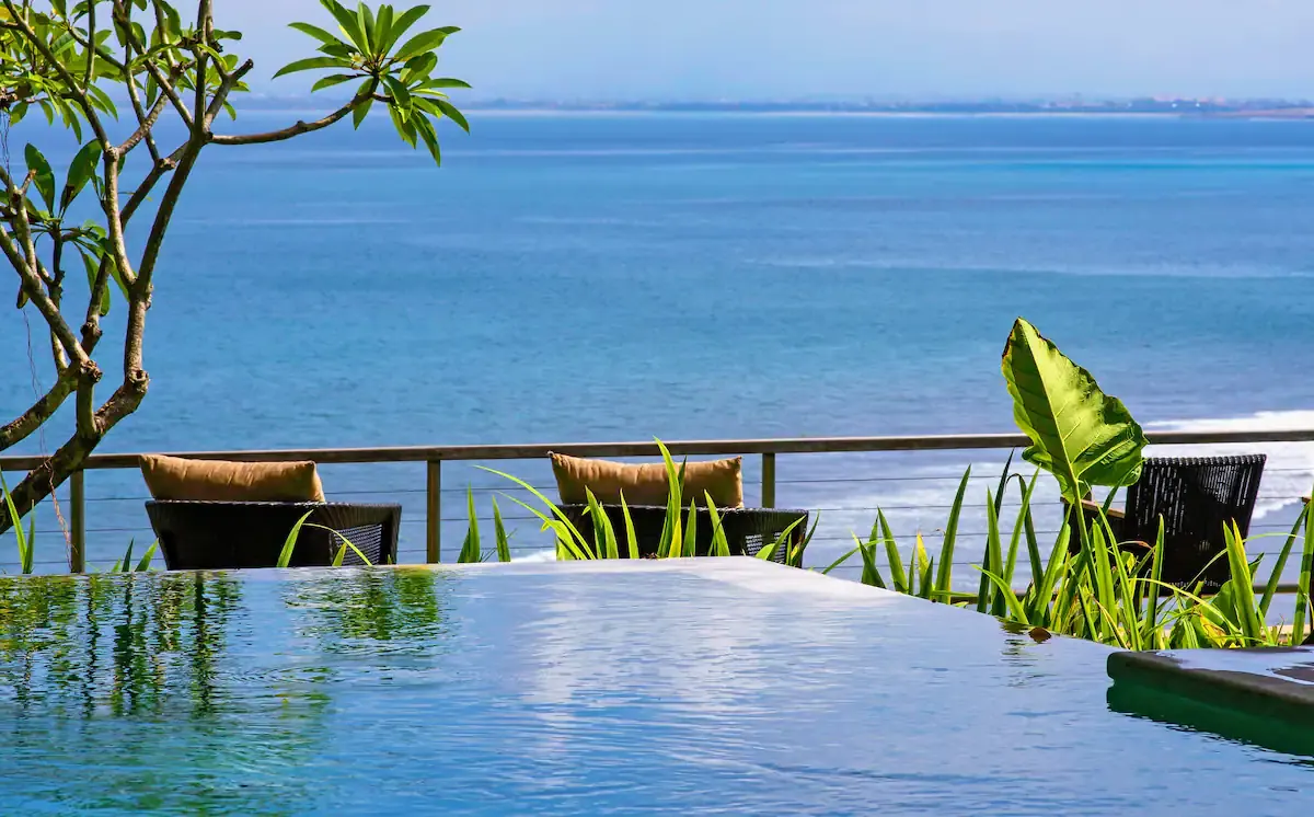 4 BR Clifftop Surfside Villa Uluwatu — 4BR Villa Rental in Uluwatu — image 1