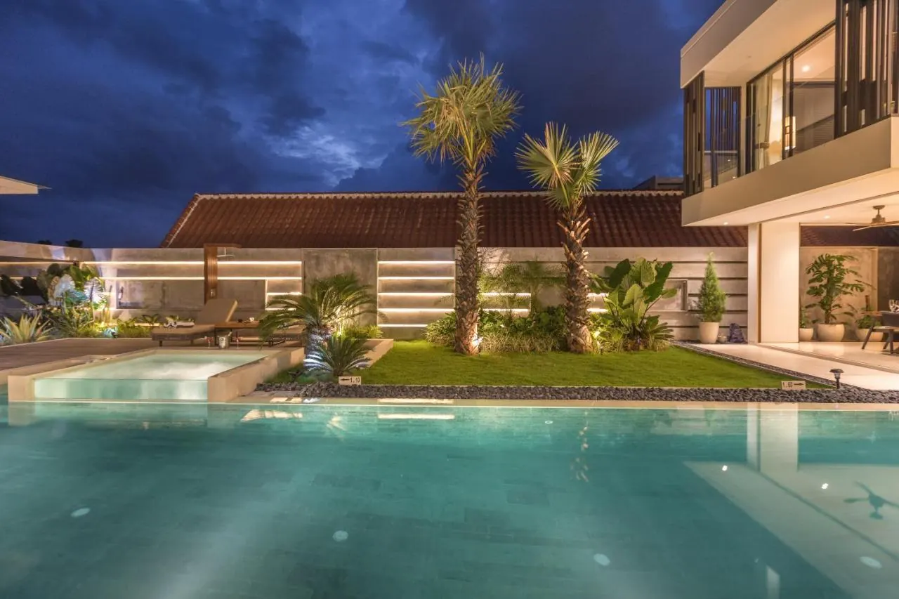 4 BR Modern Rice-Field Villa Canggu — 4BR Villa Rental in Canggu — image 17
