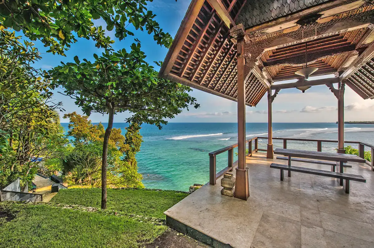 4 BR Clifftop Surfside Villa Uluwatu — 4BR Villa Rental in Uluwatu — image 2