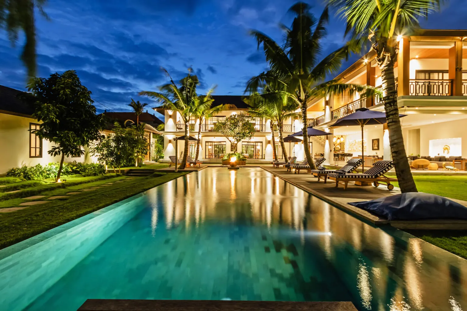 6 BR Architect-Designed Tropical Garden Villa Canggu — 6BR Villa Rental in Canggu