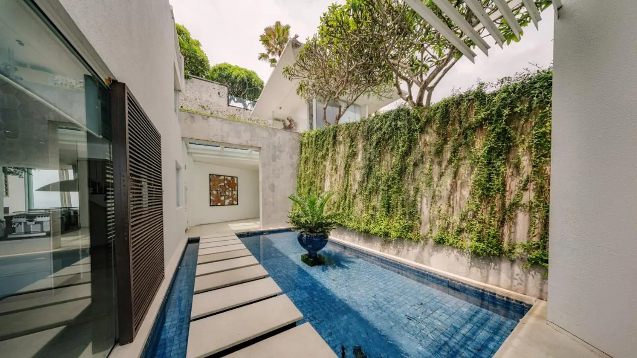 6 BR Sea-View Infinity-Pool Villa Uluwatu — 6BR Villa Rental in Uluwatu — image 6