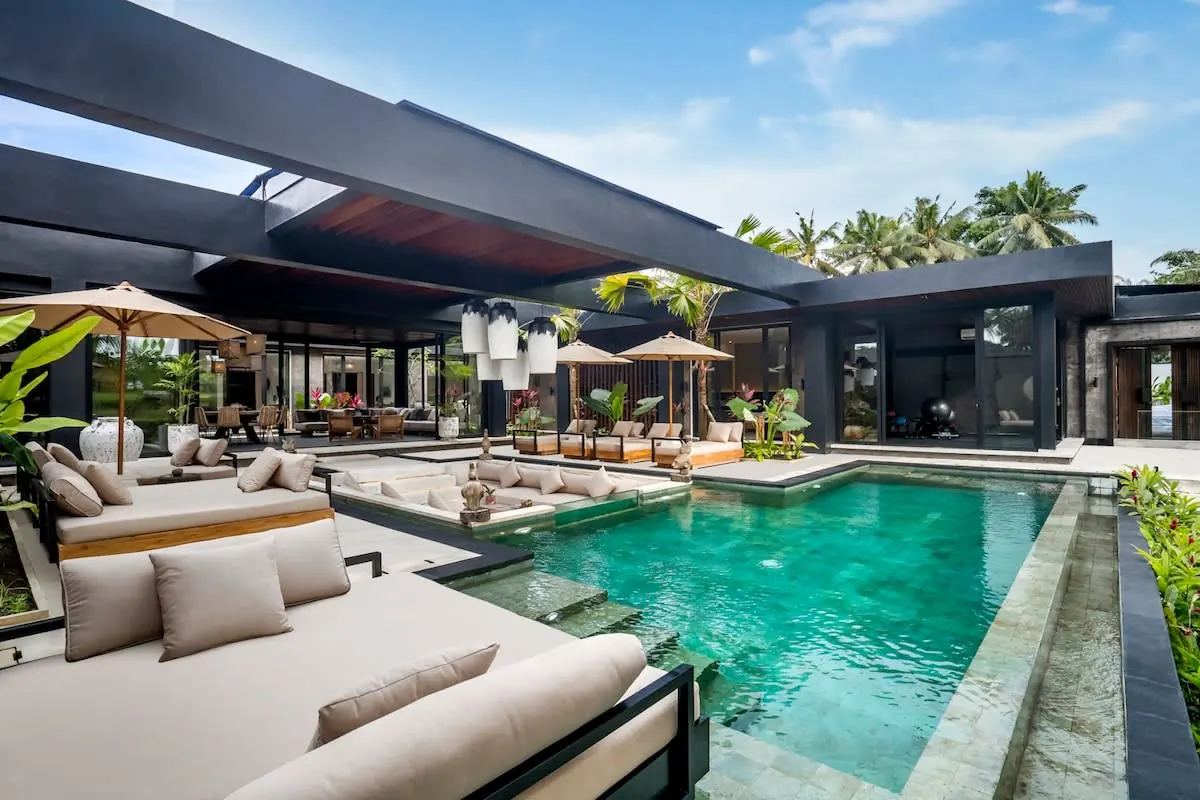 5 BR Tropical-Modern Courtyard Retreat Ubud — 5BR Villa Rental in Ubud — image 1