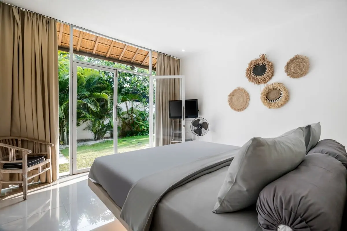 6 BR Tropical Garden Pool Villa Seminyak — 6BR Villa Rental in Seminyak — image 16