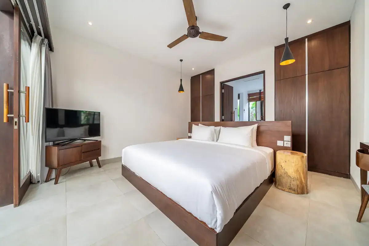 3 BR Walk-to-Beach Tropical-Modern Villa Canggu — 3BR Villa Rental in Canggu — image 18