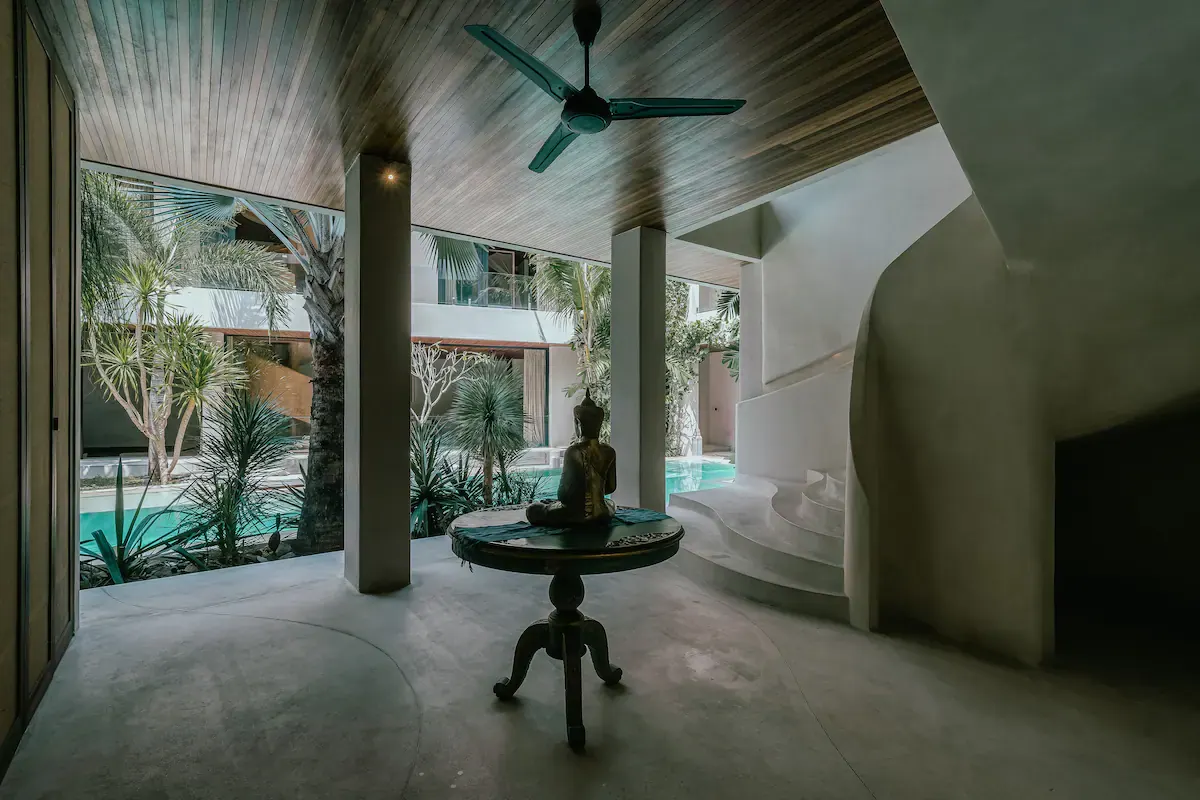 6 BR Walk-to-Beach Tropical Garden Villa Canggu — 6BR Villa Rental in Canggu — image 6
