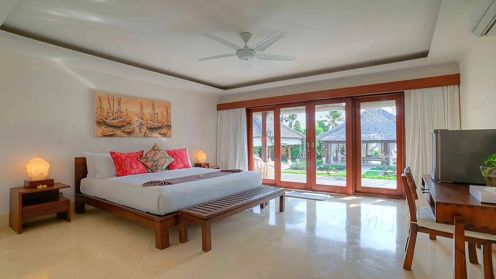 4 BR Beachfront Balinese Villa Canggu — 4BR Villa Rental in Seseh — image 8