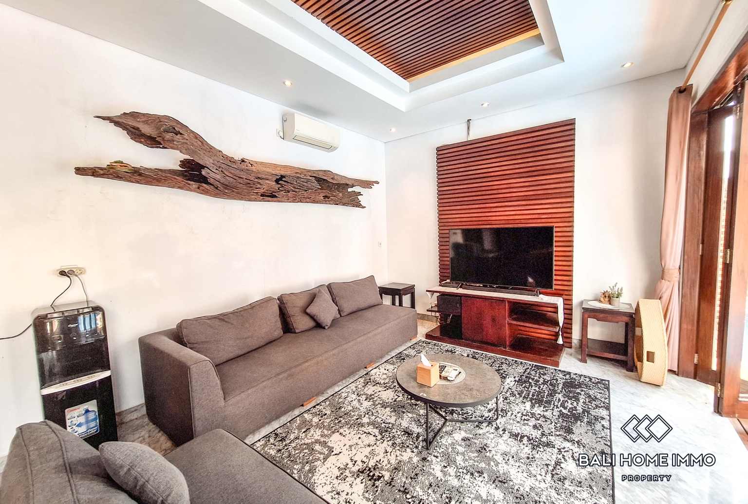 Authentic 5 Bedroom Family Villa for Rent in Canggu Residential Side — image 1