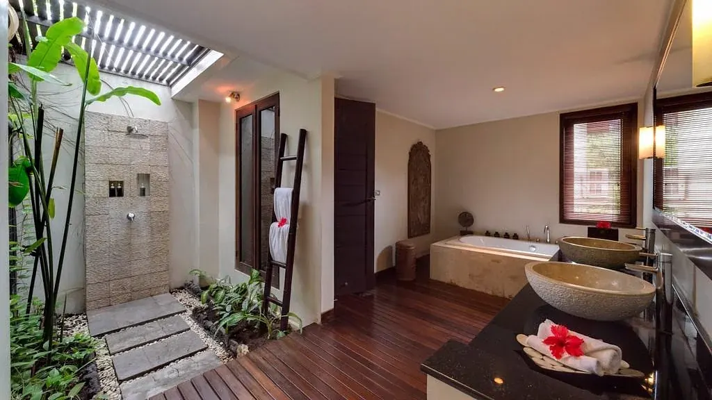 5 BR Private Villa Seminyak — 5BR Villa Rental in Seminyak — image 10