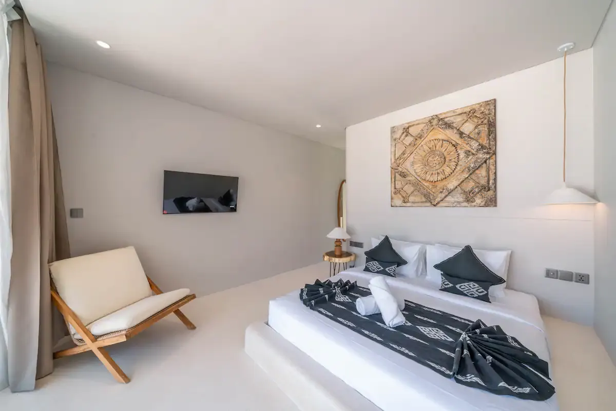 4 BR Tropical-Modern Walk-to-Beach Villa Canggu — 4BR Villa Rental in Canggu — image 8
