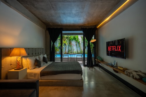 Seminyak Suite 1BR - Swimming Pool, Near Beach, Shops & Cafes - Seminyak, Bali — image 2