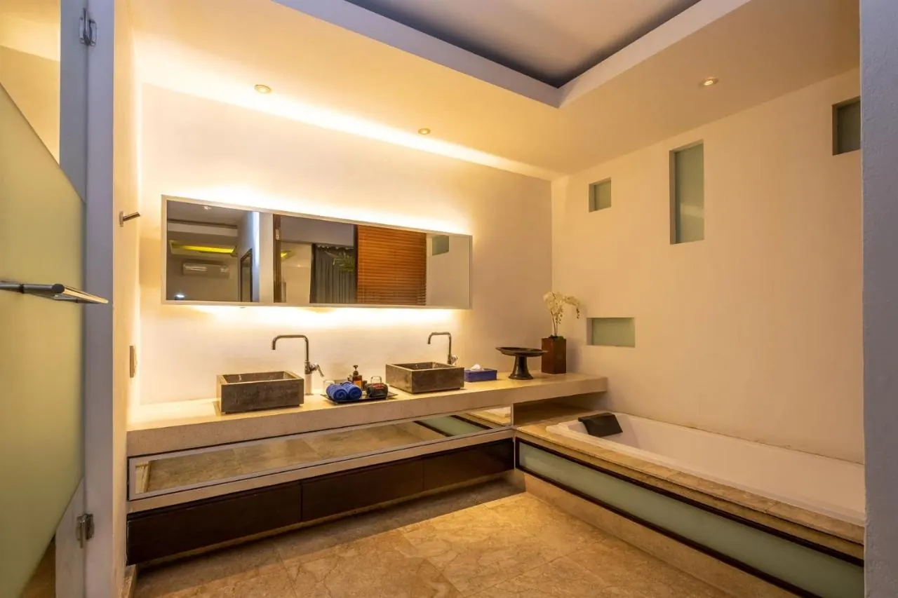 5 BR Walk-to-Beach Modern Villa Seminyak — 5BR Villa Rental in Seminyak — image 16