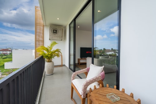 SB 305 - 1BR Pool Suite, Near Batu Belig Beach - Canggu, Bali — image 6