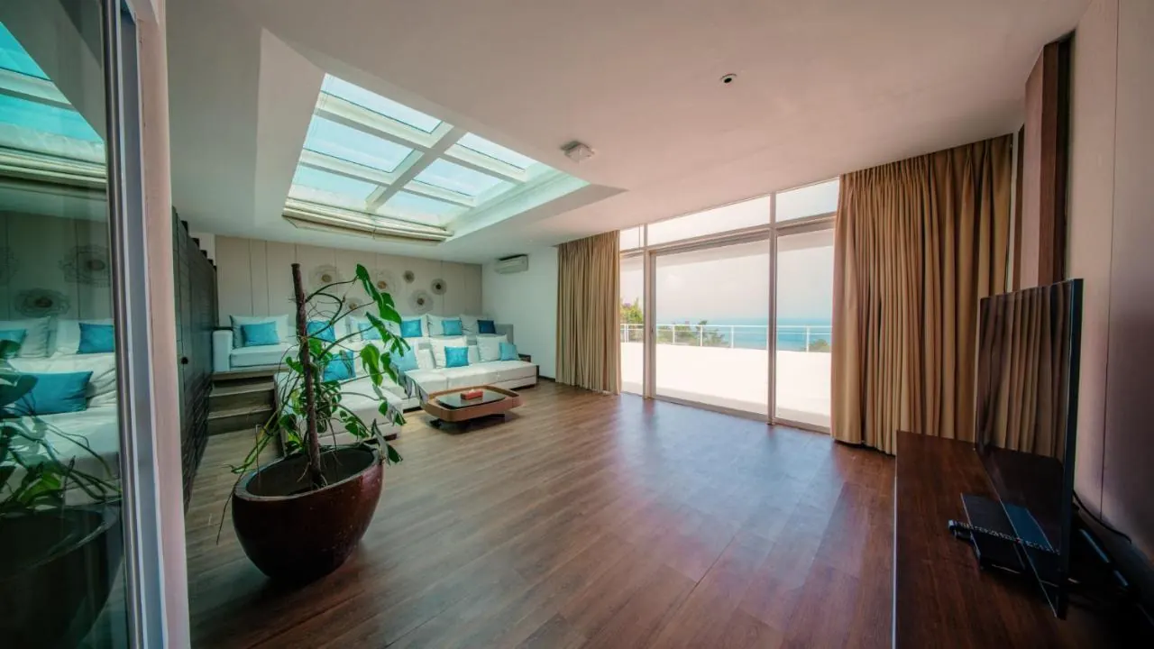 6 BR Sea-View Infinity-Pool Villa Uluwatu — 6BR Villa Rental in Uluwatu — image 7