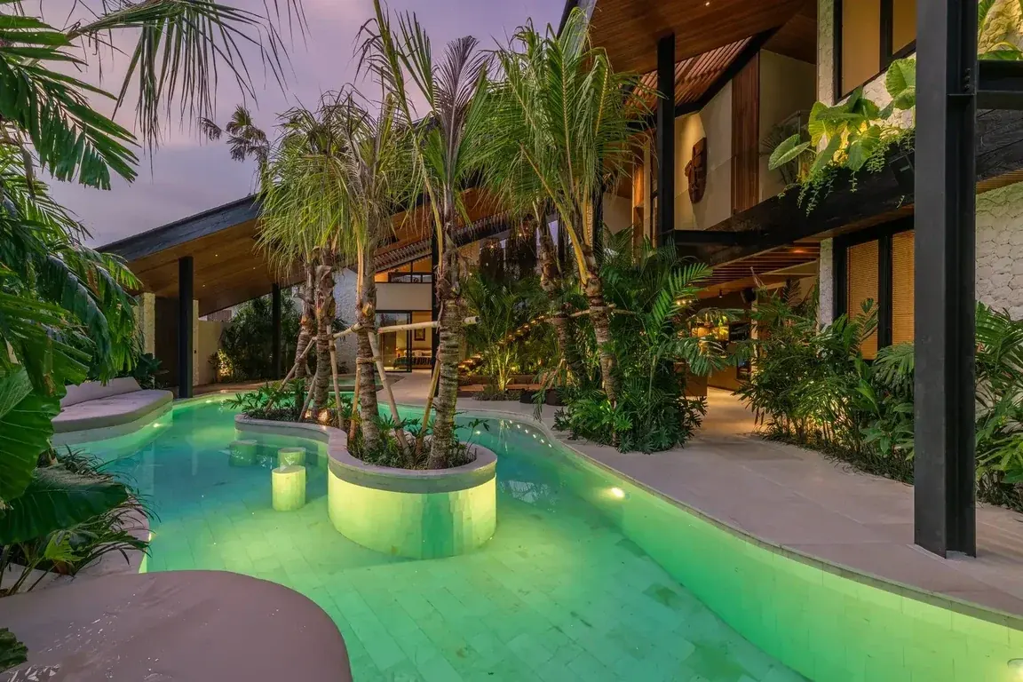 6 BR Modern Cinema Villa Canggu — 6BR Villa Rental in Canggu — image 2
