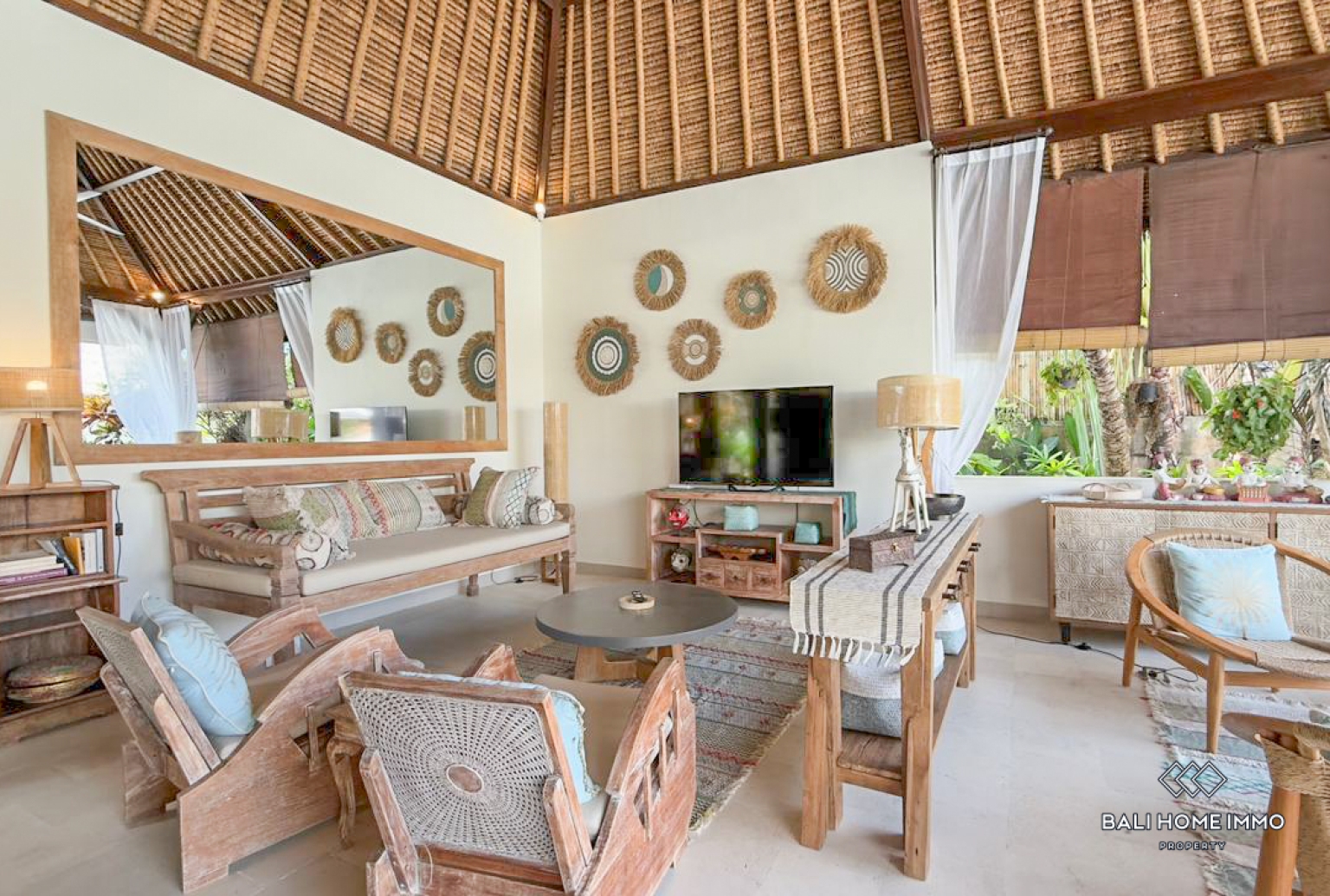 Beautiful 3 Bedrooms villa for monthly rentals in Bali Canggu padonan — image 1