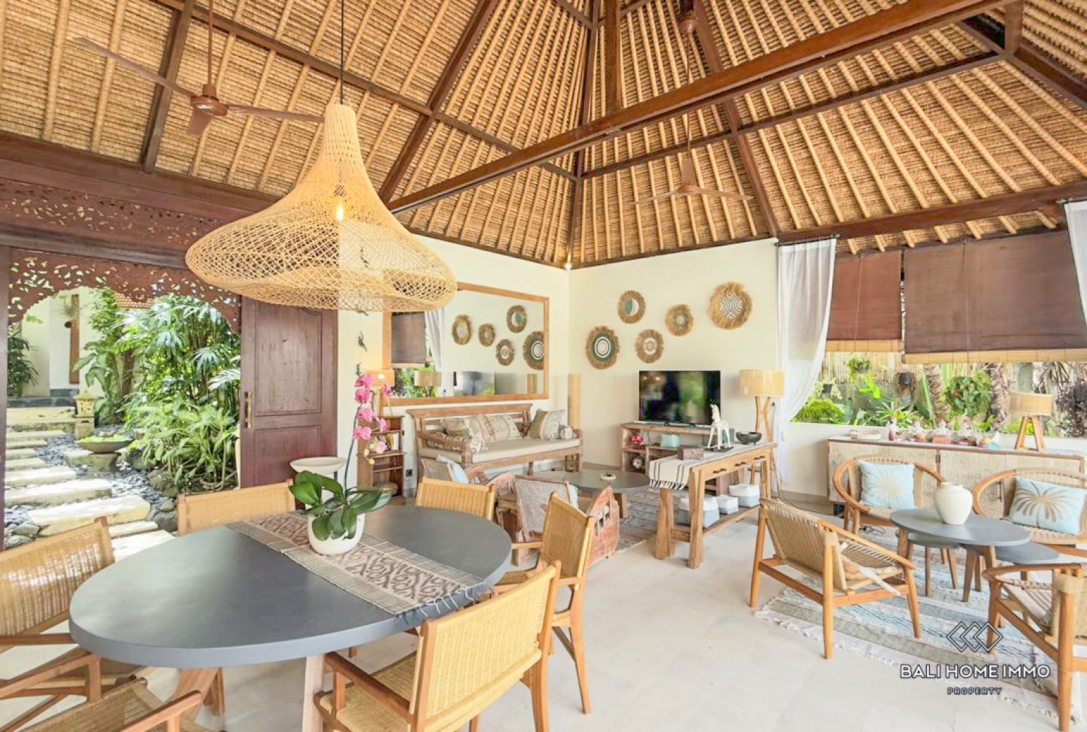 Beautiful 3 Bedrooms villa for monthly rentals in Bali Canggu padonan — image 4