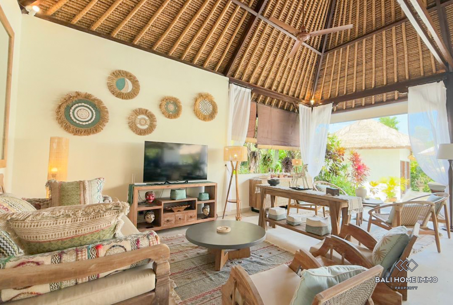 Beautiful 3 Bedrooms villa for monthly rentals in Bali Canggu padonan — image 2