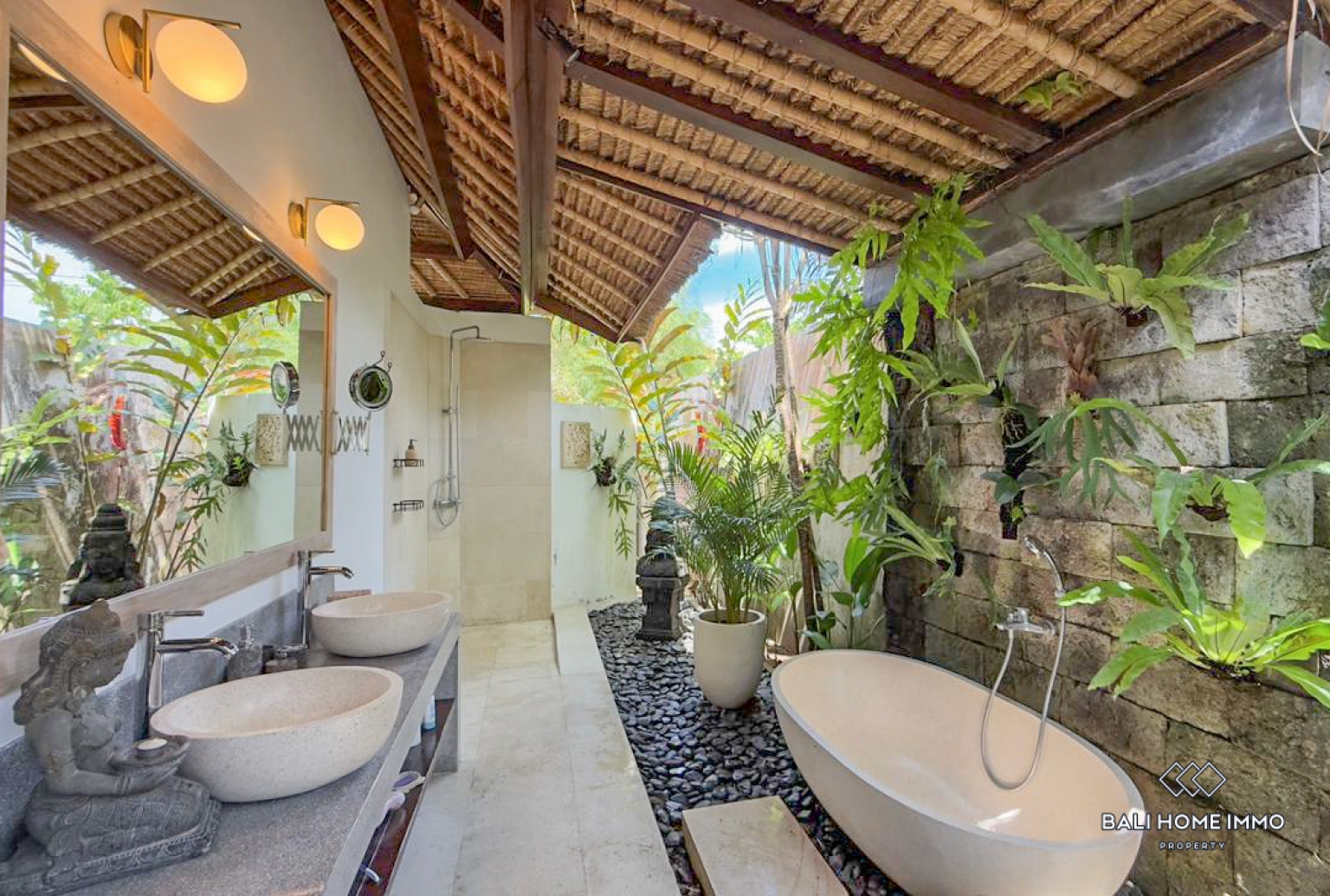 Beautiful 3 Bedrooms villa for monthly rentals in Bali Canggu padonan — image 19