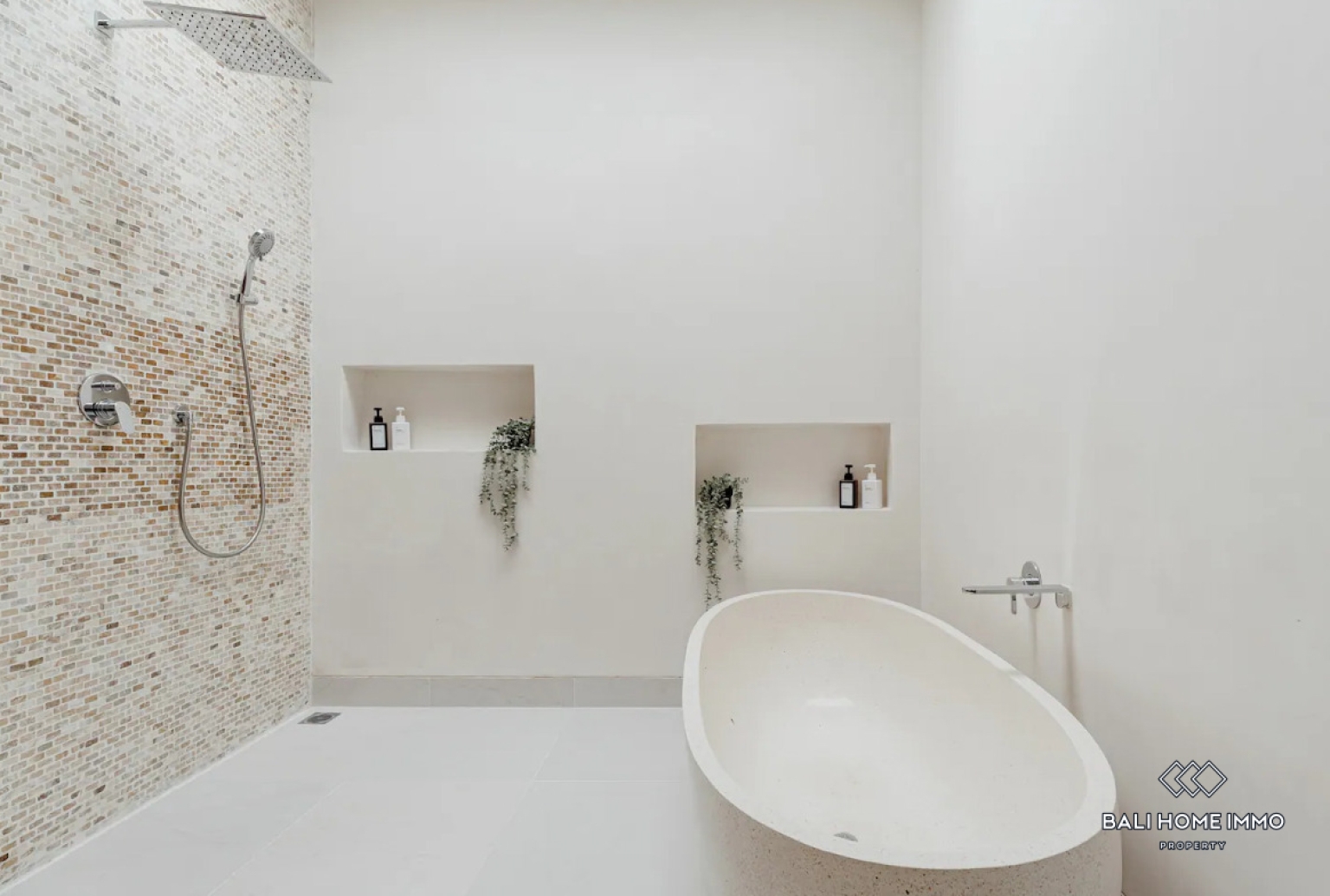 BEAUTIFUL 3 BEDROOMS VILLA FOR MONTHLY & YEARLY RENTAL IN BALI - BINGIN — image 13