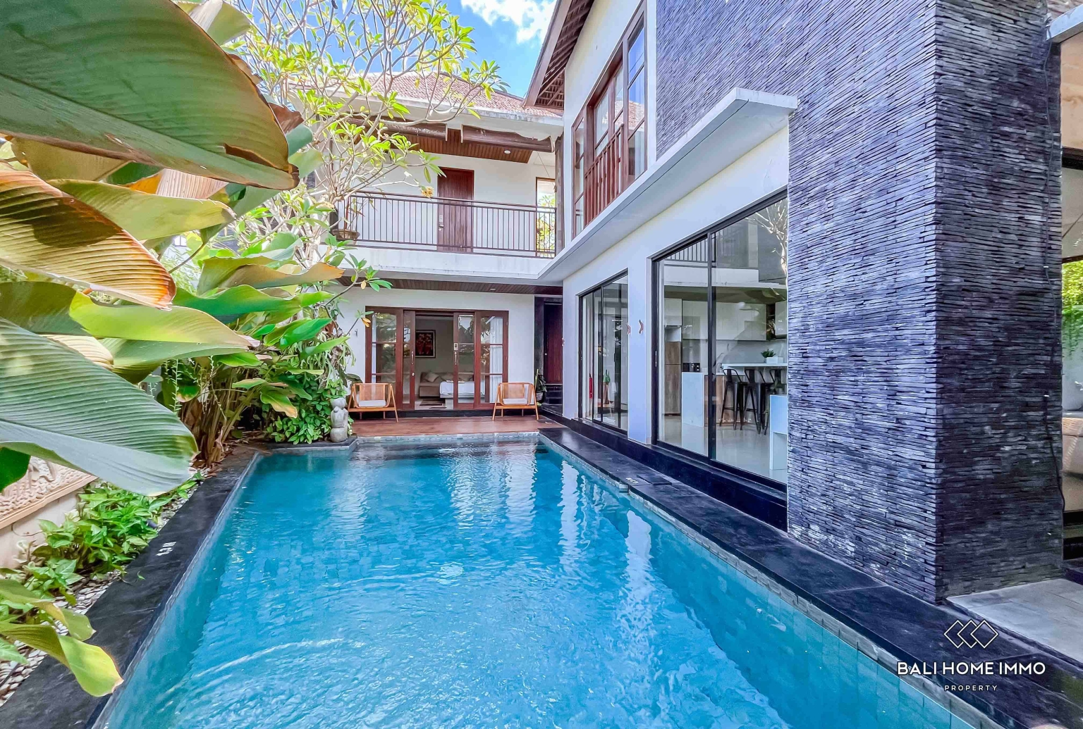 BEAUTIFUL 3 BEDROOMS VILLA FOR YEARLY AND MONTHLY RENTAL IN BALI - JIMBARAN — image 1